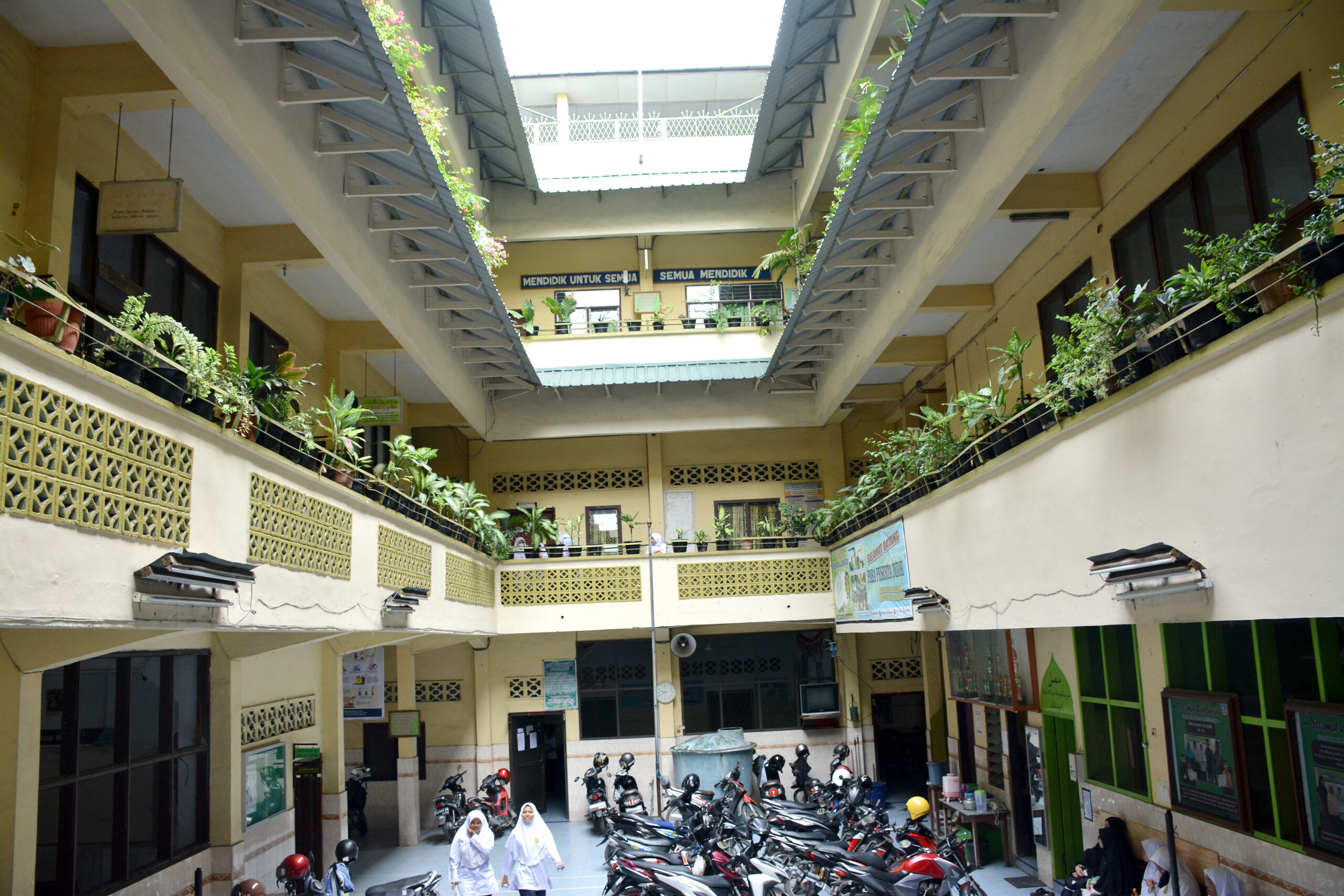 GEDUNG SMP DAN MTS (2)